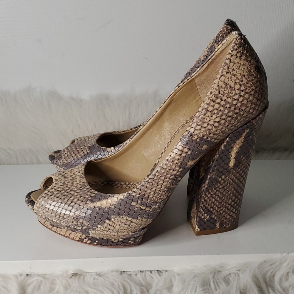 Peep toe pumps - Picture 4 of 8